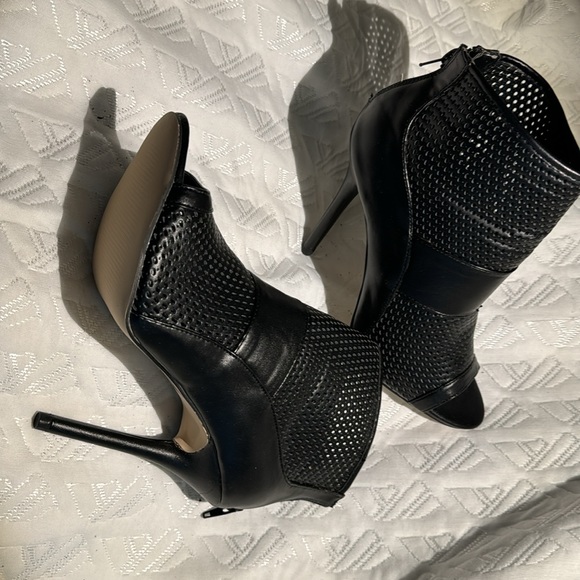 Isabella Rue black size 9 booties - Picture 2 of 9